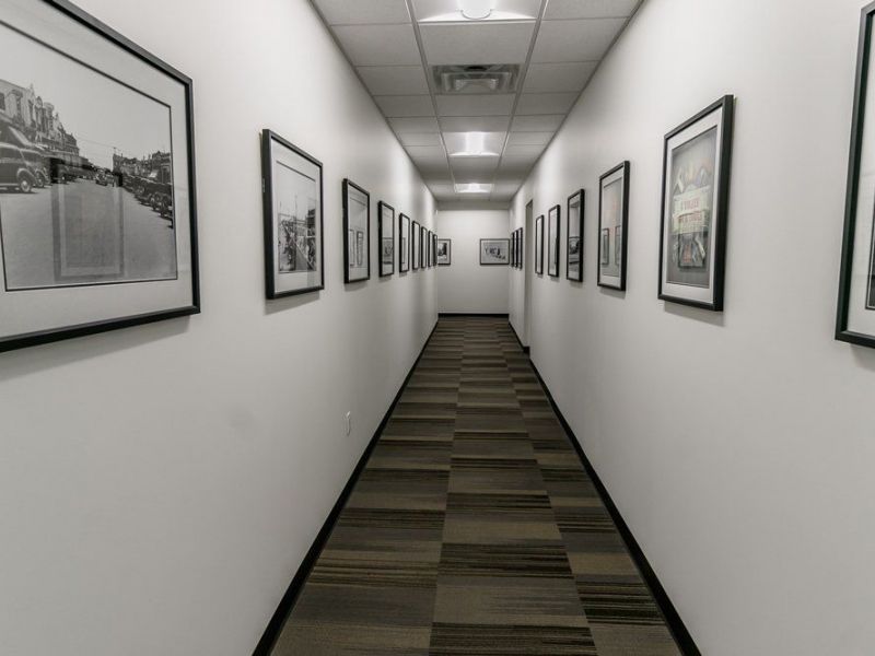 VB 149 picture hallway
